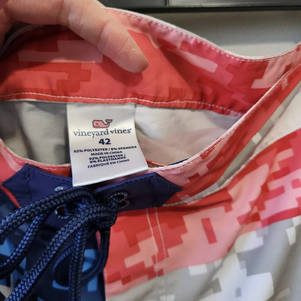 Vineyard Vines Size 42/XXL American Flag Cameo Swim Trunks